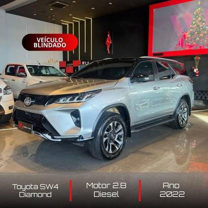 TOYOTA HILUX SW4 2.8 D-4D TURBO DIESEL DIAMOND 7L 4X4 AUTOMÁTICO